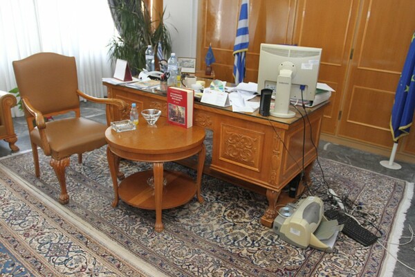 Μυστήριο στην Περιφέρεια Πελοποννήσου - Βρέθηκαν «κοριοί» σε γραφείο αντιπεριφερειάρχη