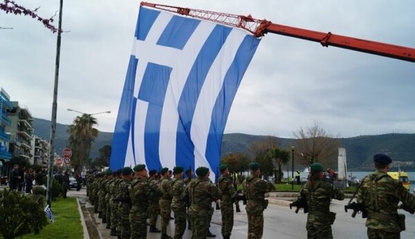 Τεράστια σημαία 350 τ.μ ύψωσαν στην Ηγουμενίτσα - ΒΙΝΤΕΟ