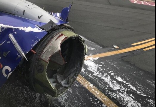 Πτήση τρόμου στις ΗΠΑ: Μία νεκρή από έκρηξη κινητήρα - Οι συγκλονιστικές μαρτυρίες