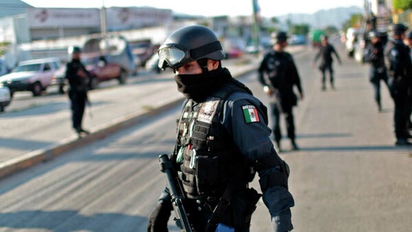 Δεκαπέντε πτώματα βρέθηκαν σε εγκαταλελειμμένο φορτηγάκι στο Μεξικό
