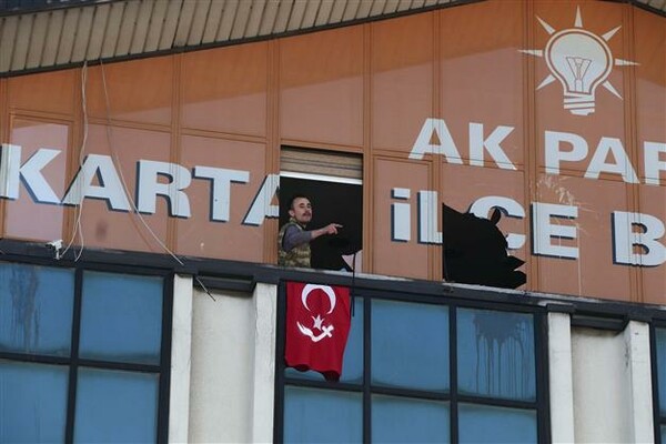 Κωνσταντινούπολη: Συνελήφθησαν οι ένοπλοι που εισέβαλαν σε γραφείο του AKP