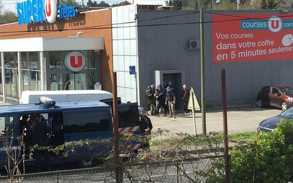 Νεκρός ο δράστης της ομηρίας στη Γαλλία - Τουλάχιστον τρεις νεκροί