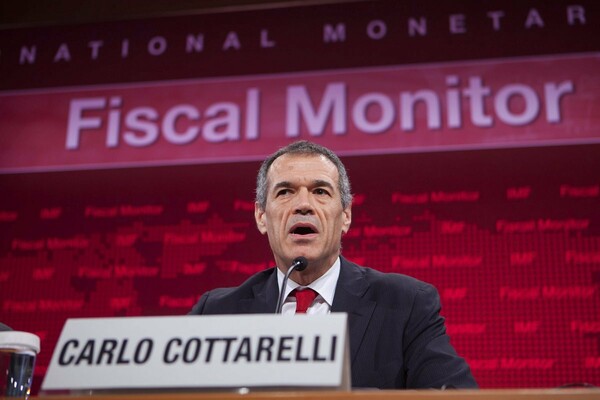 Ποιος είναι ο τεχνοκράτης Κάρλο Κοταρέλι που αναμένεται να αναλάβει πρωθυπουργός στην Ιταλία