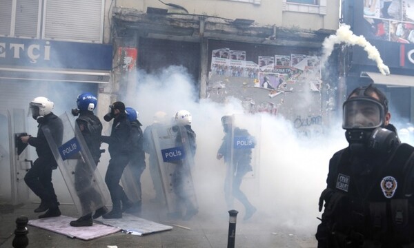 Τουρκία: 11 αστυνομικοί τραυματίστηκαν σε συγκρούσεις με διαδηλωτές