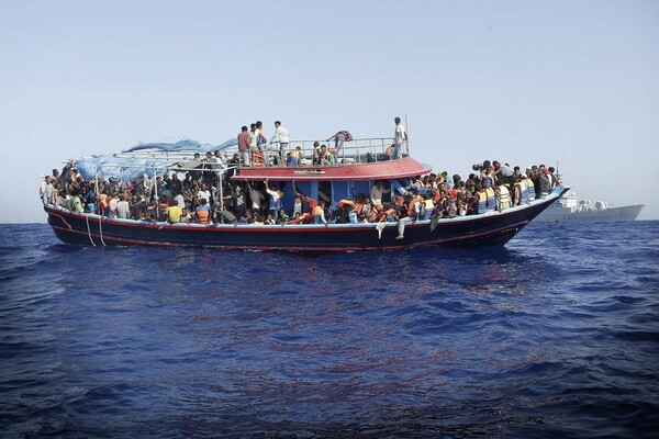 Σήμα κινδύνου από πλοίο που βυθίζεται στη Μεσόγειο - Τουλάχιστον 20 νεκροί