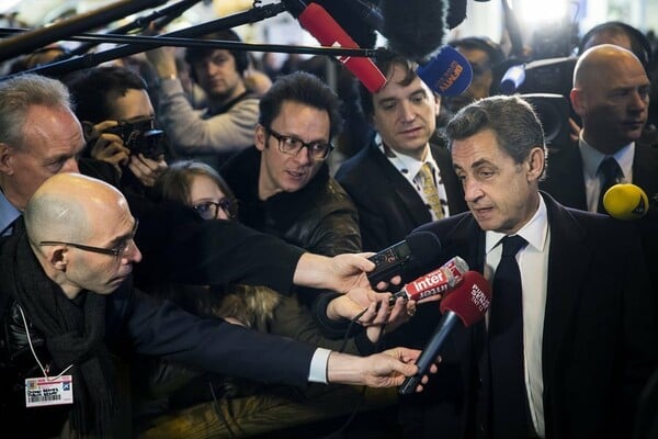 Σαρκοζί: Eπαίνεσε τον Αντώνη Σαμαρά και χαρακτήρισε κατώτερο των περιστάσεων τον Αλέξη Τσίπρα