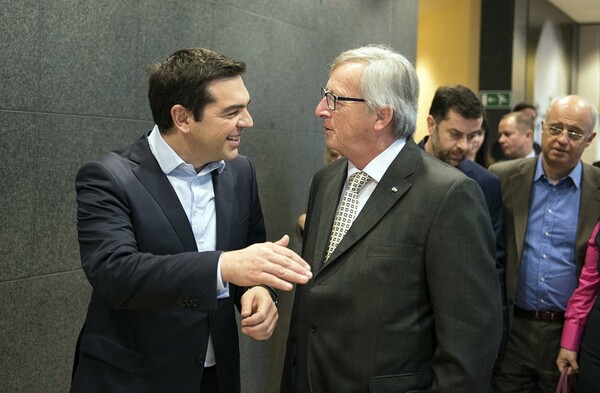 Nonpaper Μαξίμου σχολιάζει τις δηλώσεις του Γιούνκερ: Εμείς έχουμε δώσει πρόταση και είναι η μόνη βάση για συζήτηση