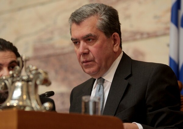 Επιμένει σε δημοψήφισμα ο Μητρόπουλος και προτείνει το ερώτημα που θα τεθεί