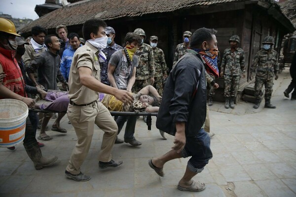 Σε κατάσταση έκτακτης ανάγκης το Νεπάλ - Τουλάχιστον 876 οι νεκροί