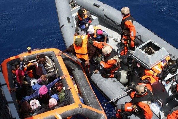 Η Βρετανία ασκεί κριτική στην ΕΕ για το μεταναστευτικό