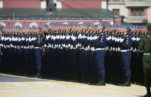 Η Ρωσία γιορτάζει τη νίκη επί των Ναζί, εν μέσω διπλωματικών εντάσεων