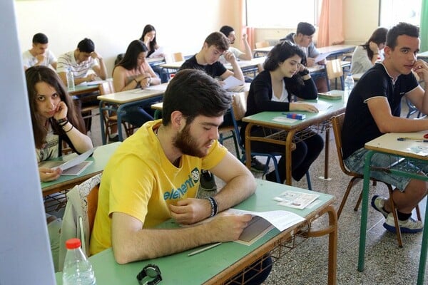 Πανελλαδικές: Τα θέματα σε Λατινικά, Χημεία, Ηλεκτρολογία και Ανάπτυξη Εφαρμογών