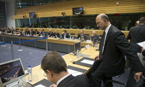 Μοσκοβισί: Εξακολουθούμε να θέλουμε την Ελλάδα στην ευρωζώνη