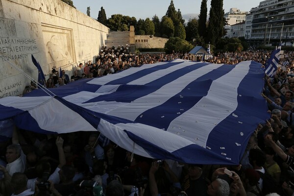 Χιλιάδες διαδηλωτές στο Σύνταγμα απόψε