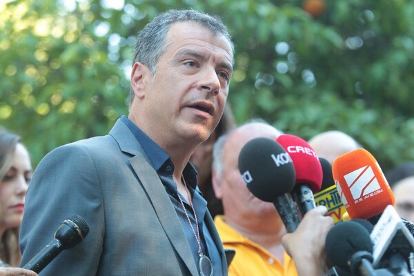 Θεοδωράκης για ΣΥΡΙΖΑ: Να αφήσουν τα εσωκομματικά παιχνίδια και να κυβερνήσουν