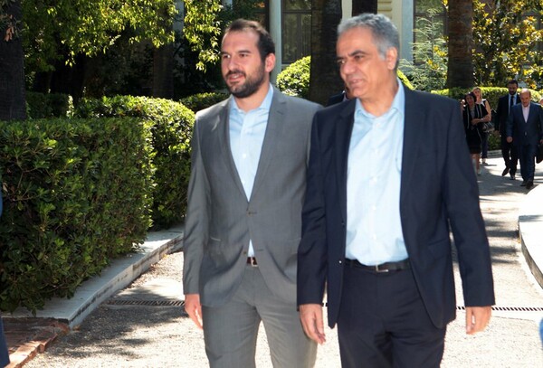 Οι νέοι της κυβέρνησης ορκίστηκαν