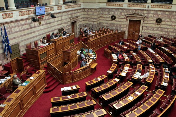 Στους διαφωνούντες βουλευτές του ΣΥΡΙΖΑ στρέφεται το ενδιαφέρον
