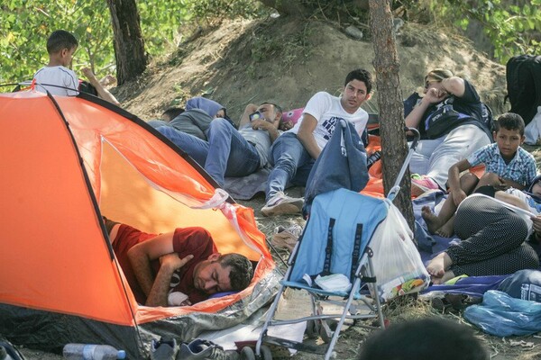 Χάος στα σύνορα με τους πρόσφυγες - Τα Σκόπια κήρυξαν σε κατάσταση έκτακτης ανάγκης τα σύνορα με την Ελλάδα και τη Σερβία