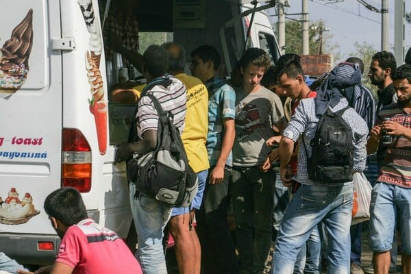 Χάος στα σύνορα με τους πρόσφυγες - Τα Σκόπια κήρυξαν σε κατάσταση έκτακτης ανάγκης τα σύνορα με την Ελλάδα και τη Σερβία