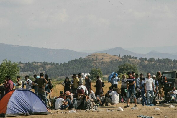 Χάος στα σύνορα με τους πρόσφυγες - Τα Σκόπια κήρυξαν σε κατάσταση έκτακτης ανάγκης τα σύνορα με την Ελλάδα και τη Σερβία