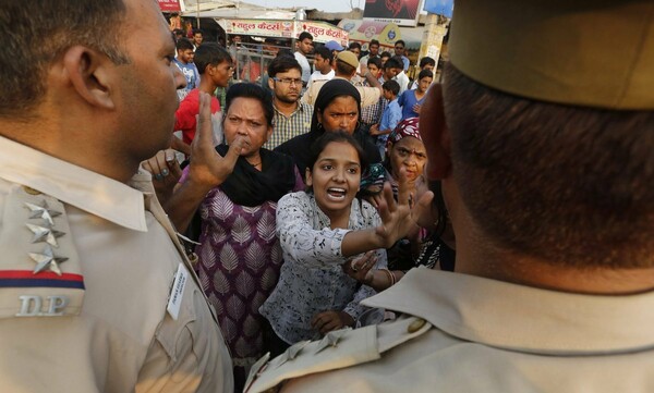 Ινδία: Συνελήφθη ο κύριος ύποπτος για τον ομαδικό βιασμό και την άγρια δολοφονία 16χρονης
