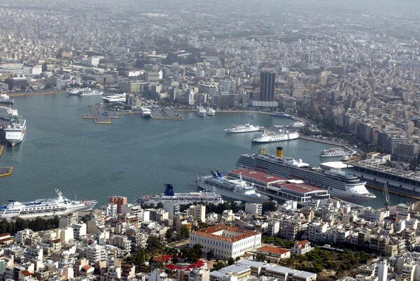 Καταγγελίες για έκρηξη σε πλοίο και τραυματισμό ναυτικών που δεν ήταν στη λίστα πληρώματος