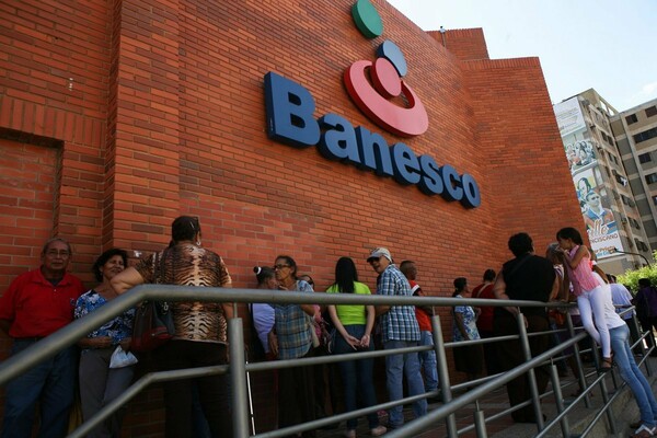 Η κυβέρνηση της Βενεζουέλας ανέλαβε τη διοίκηση της τράπεζας Banesco - Συνελήφθησαν 11 ανώτερα στελέχη της