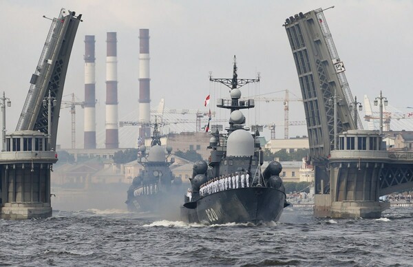 Η Ρωσία στέλνει πολεμικά πλοία στη Μεσόγειο
