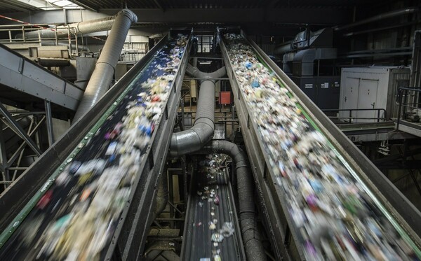 Η ΕΕ βάζει στόχο η ανακύκλωση αστικών αποβλήτων να φτάσει στο 65% μέχρι το 2035