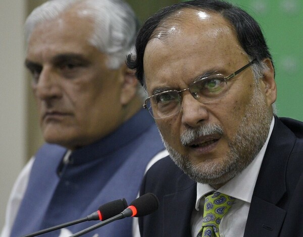 Ένοπλοι προσπάθησαν να δολοφονήσουν τον υπουργό Εσωτερικών του Πακιστάν