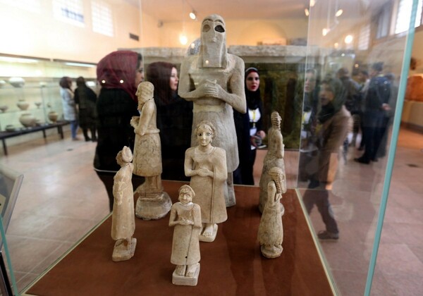 Οι ΗΠΑ επιστρέφουν στο Ιράκ 3.800 αρχαία αντικείμενα που είχαν εξαχθεί ως «πλακίδια»