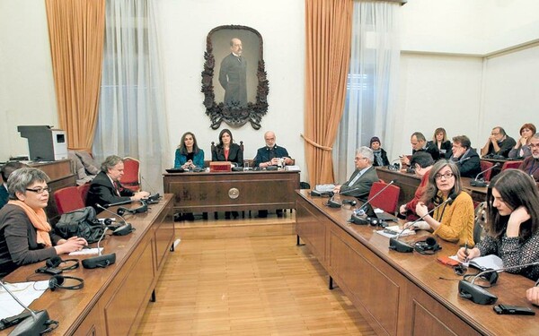 H επιτροπή αλήθειας αποφάνθηκε: "το χρέος είναι παράνομο, μη νόμιμο, απεχθές, επονείδιστο και μη βιώσιμο"