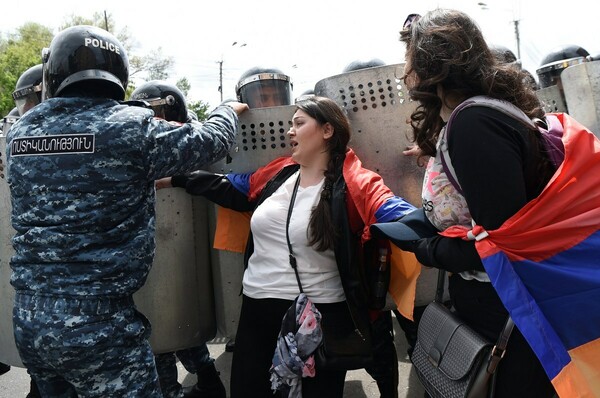 Συνεχίζονται για δέκατη ημέρα οι διαδηλώσεις στην Αρμενία- Συνελήφθη ο ηγέτης της αντιπολίτευσης
