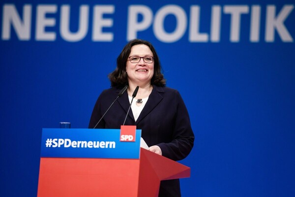 Η «εκρηκτική» και αθυρόστομη Αντρέα Νάλες, η πρώτη γυναίκα αρχηγός του SPD
