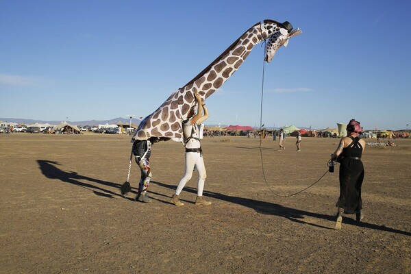 To άγριο Burning Man της Αφρικής - ΦΩΤΟΓΡΑΦΙΕΣ