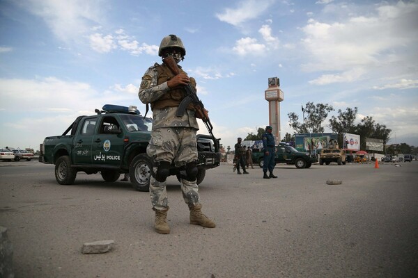 Αφγανιστάν: Αστυνομικοί σκότωσαν βομβιστή αυτοκτονίας πριν προλάβει να ανατιναχτεί