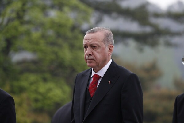 Σε ιστορικά χαμηλό επίπεδο η τουρκική λίρα μετά τις δηλώσεις Ερντογάν για μεγαλύτερο έλεγχο στην οικονομία