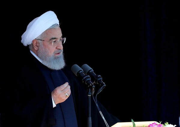 Ροχανί: Το Ιράν θα παραμείνει στη συμφωνία - «Ψυχολογικός πόλεμος» η απόφαση Τραμπ