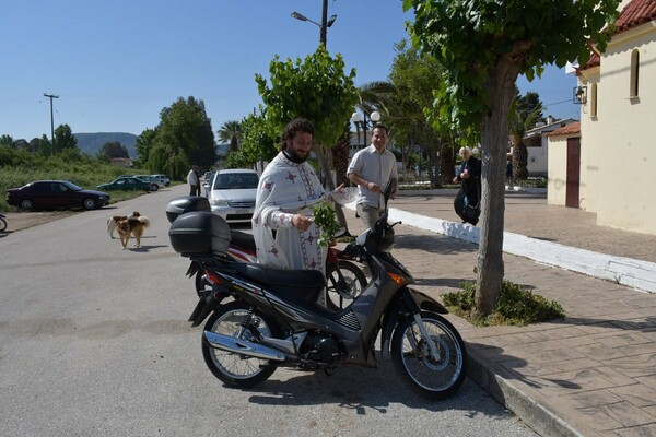 Στο Ναύπλιο σήμερα αγιάζουν τα μηχανάκια και τα αυτοκίνητα