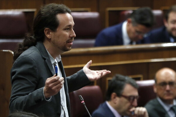 Τα μέλη των Podemos έδωσαν ψήφο εμπιστοσύνης στον Ιγκλέσιας για τη βίλα