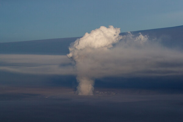 Εξερράγη το ηφαίστειο Κιλαουέα στη Χαβάη - To σύννεφο στάχτης έφτασε τα 9.000 μέτρα