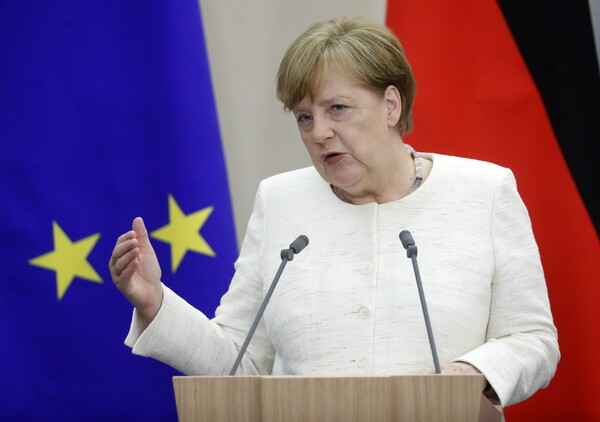 Μέρκελ: Η αλληλεγγύη στην ευρωζώνη δεν πρέπει να οδηγήσει σε μια «ένωση χρέους»