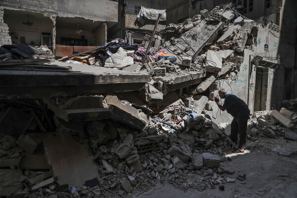 Νεκρά 12 μέλη μίας οικογένειας από αεροπορικούς βομβαρδισμούς στη Συρία