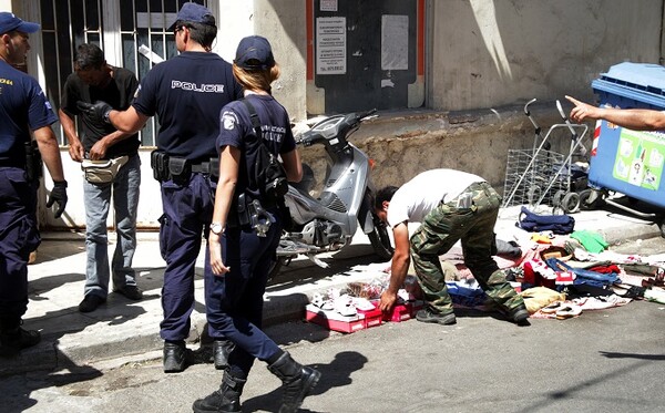 Πάνω από 7 τόνοι παράνομων προϊόντων κατασχέθηκαν στον Πειραιά