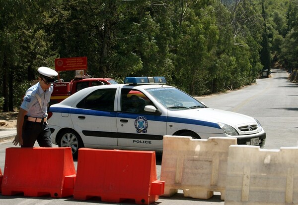 Πυρπόλησαν αυτοκίνητα σε υπαίθριο χώρο δίπλα από το Α.Τ. Ασπροπύργου