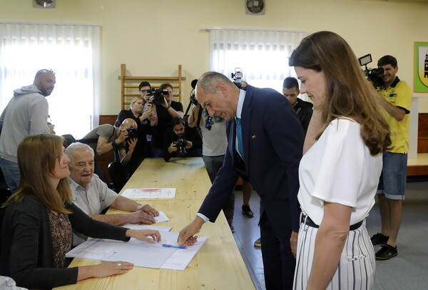 Βαδίζει η Σλοβενία στα χνάρια της Ουγγαρίας; Τι σημαίνει μία πιθανή επιστροφή του Γιάνσα στην εξουσία