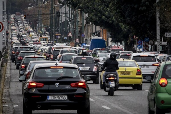 Πάνω από 436.000 ανασφάλιστα οχήματα «μέτρησε» η ΑΑΔΕ- Τι παράβολο θα πληρώσουν οι ιδιοκτήτες