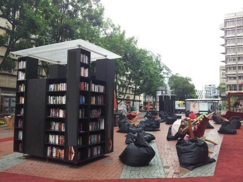 Εθελοντές δημιούργησαν υπαίθρια ανταλλακτική βιβλιοθήκη με 2.000 βιβλία στην Κατερίνη