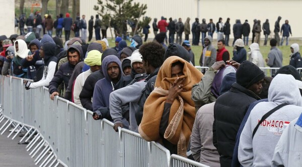 37.000 μετανάστες προσπάθησαν να περάσουν τη σήραγγα της Μάγχης από την αρχή του χρόνου