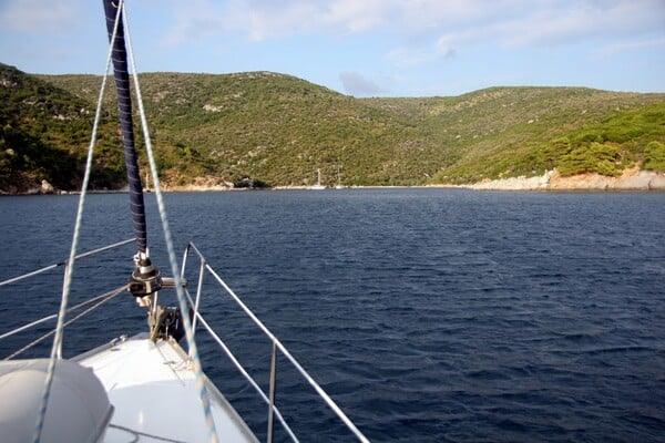 Eγκατέλειψαν μετανάστες σε ακατοίκητο νησί των Σποράδων